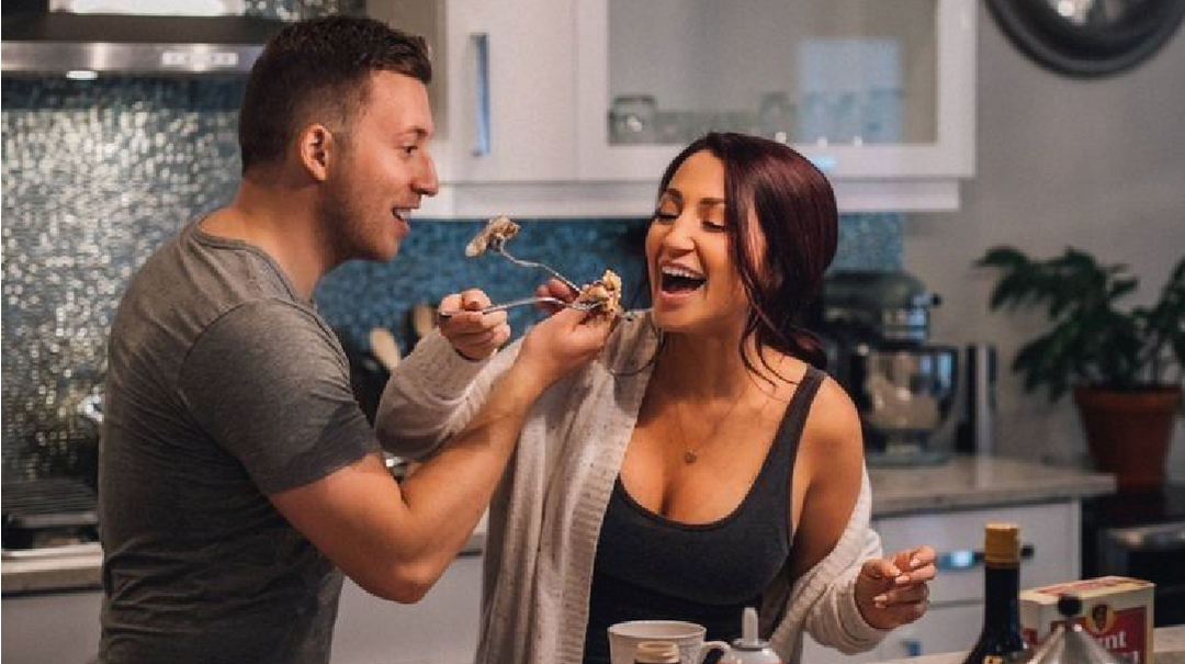 10 Idées cadeaux à offrir à un couple qui a déjà tout (et qui feront vraiment plaisir)